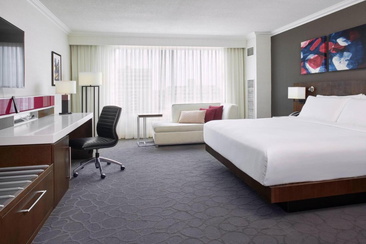 Delta Hotels By Marriott London Armouries Екстер'єр фото