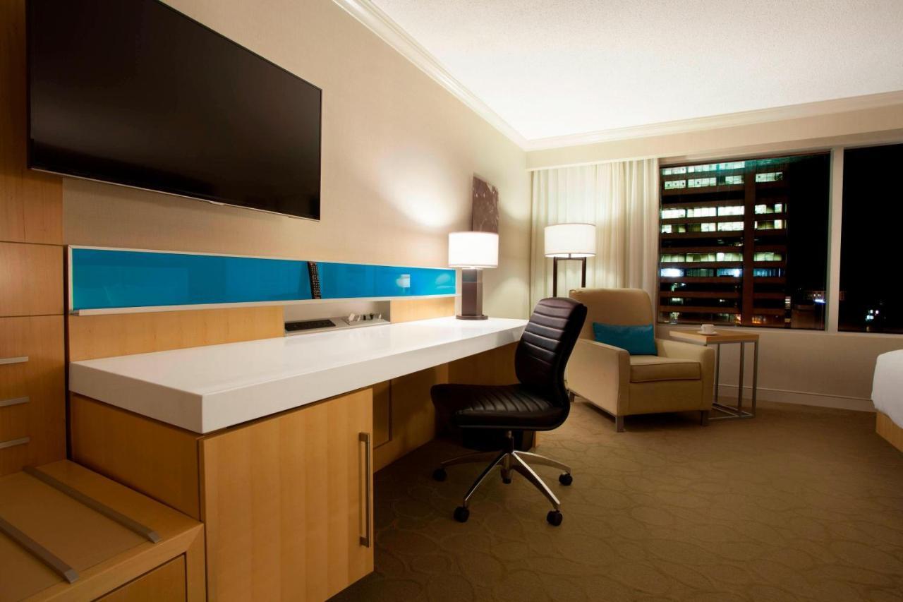 Delta Hotels By Marriott London Armouries Екстер'єр фото