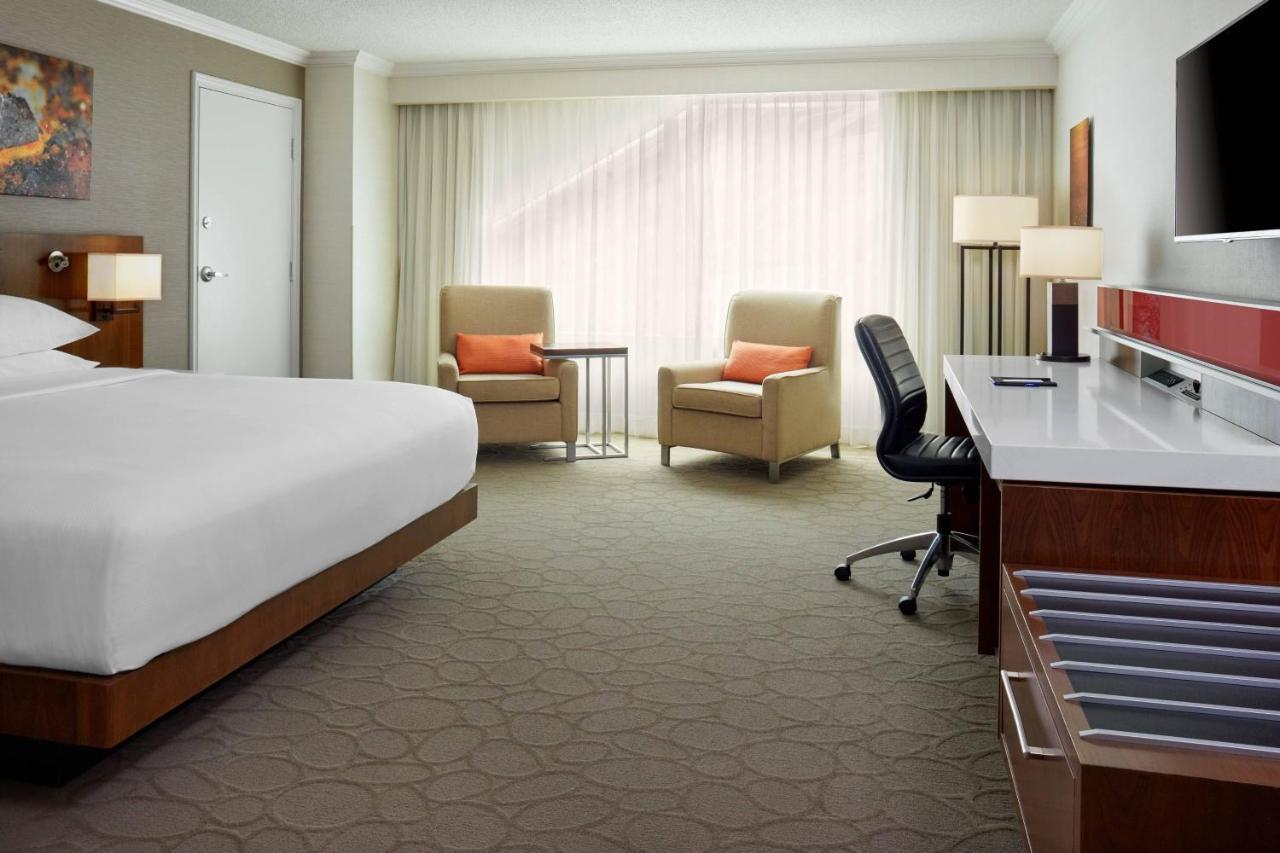 Delta Hotels By Marriott London Armouries Екстер'єр фото