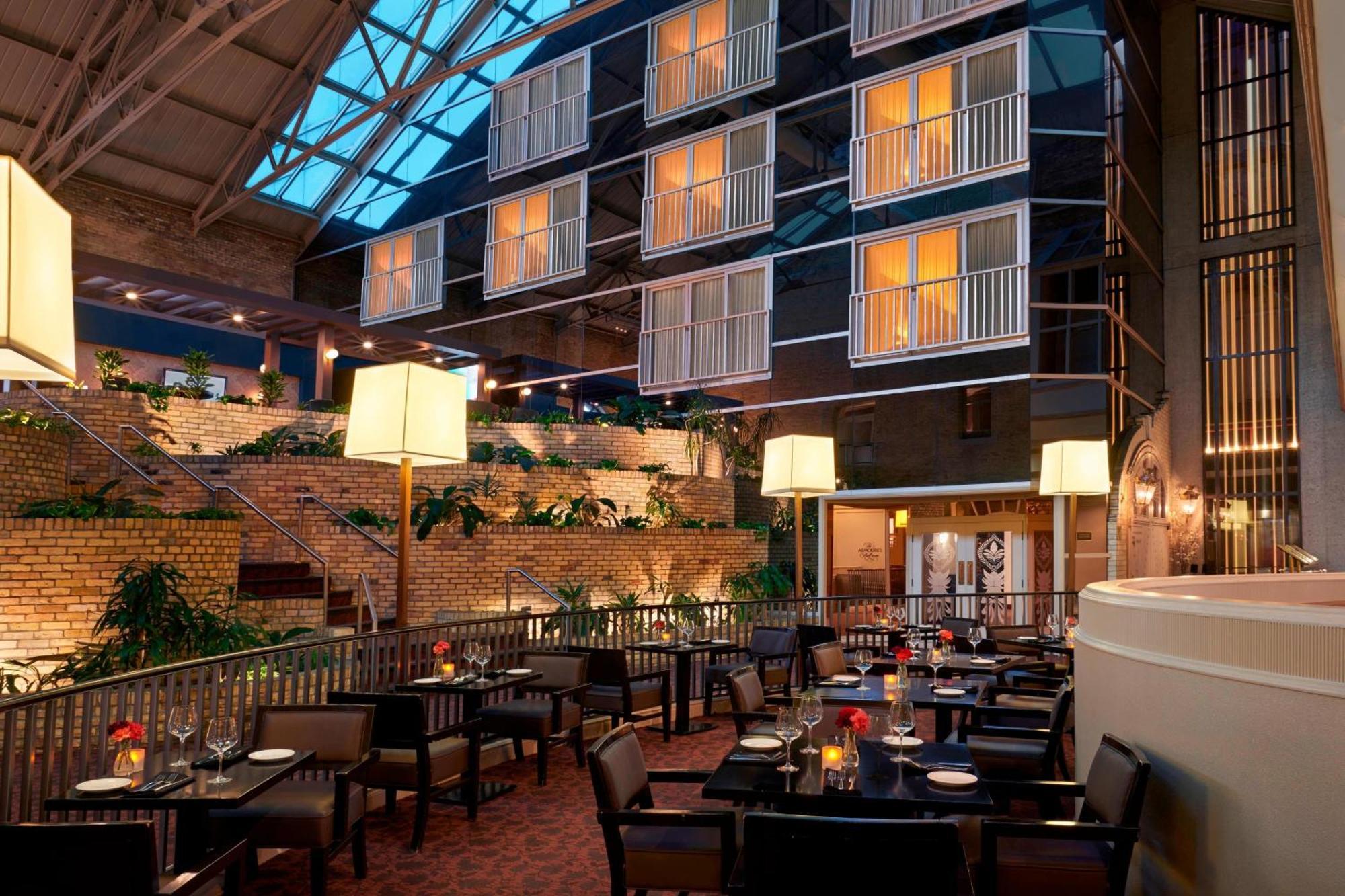 Delta Hotels By Marriott London Armouries Екстер'єр фото