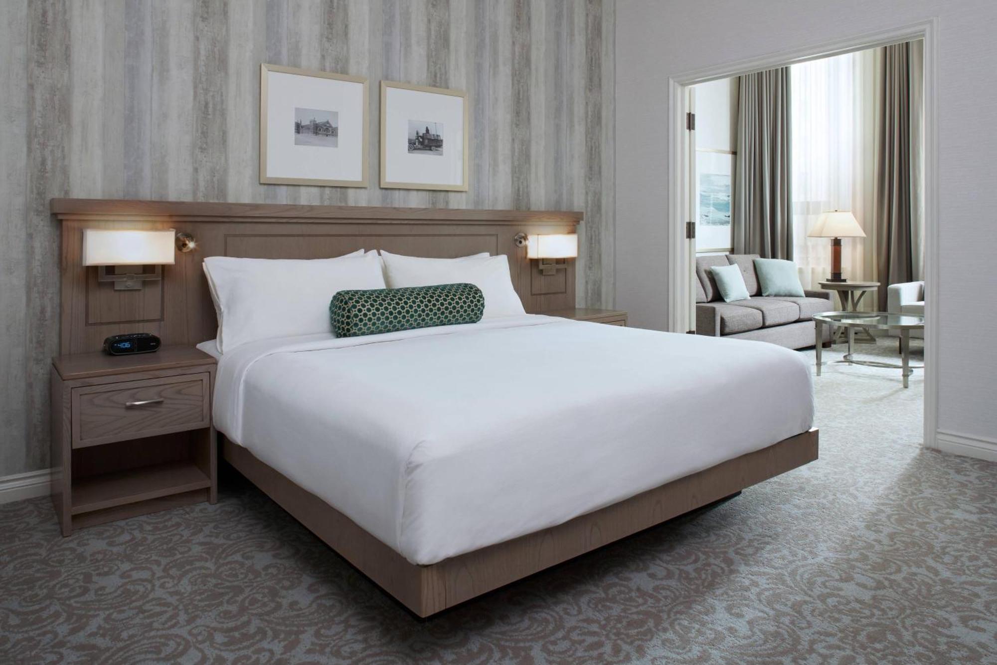 Delta Hotels By Marriott London Armouries Екстер'єр фото