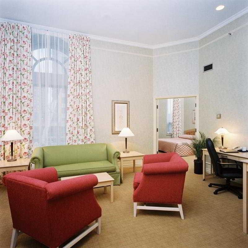 Delta Hotels By Marriott London Armouries Номер фото