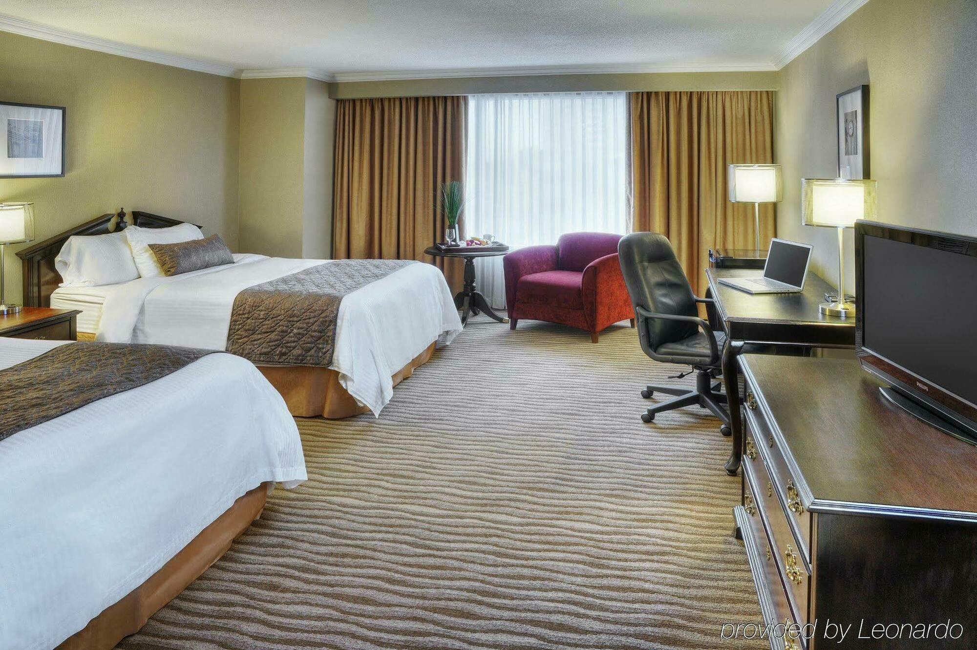 Delta Hotels By Marriott London Armouries Екстер'єр фото
