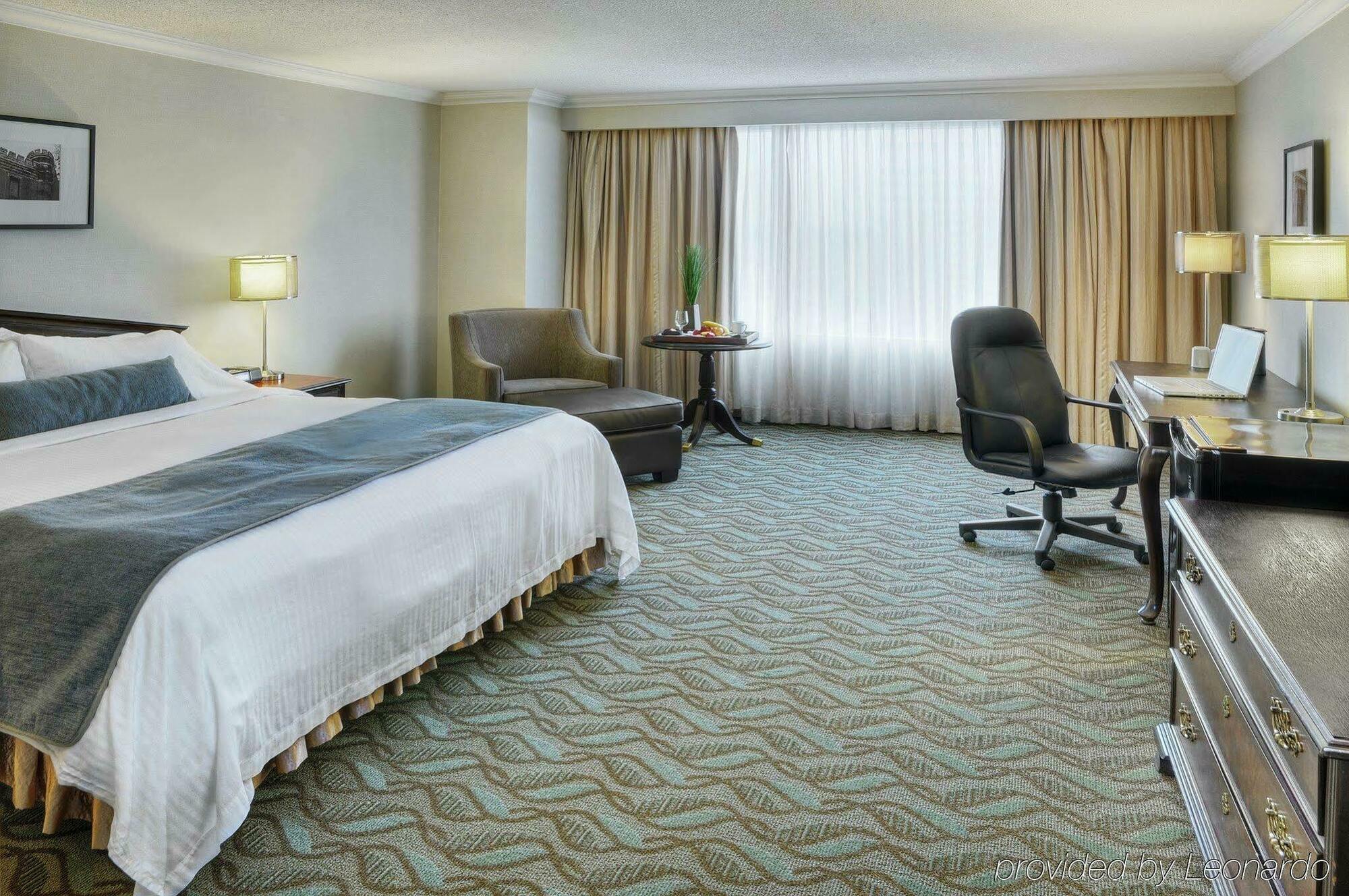 Delta Hotels By Marriott London Armouries Екстер'єр фото