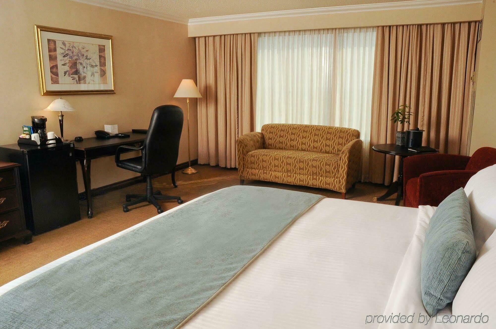 Delta Hotels By Marriott London Armouries Екстер'єр фото